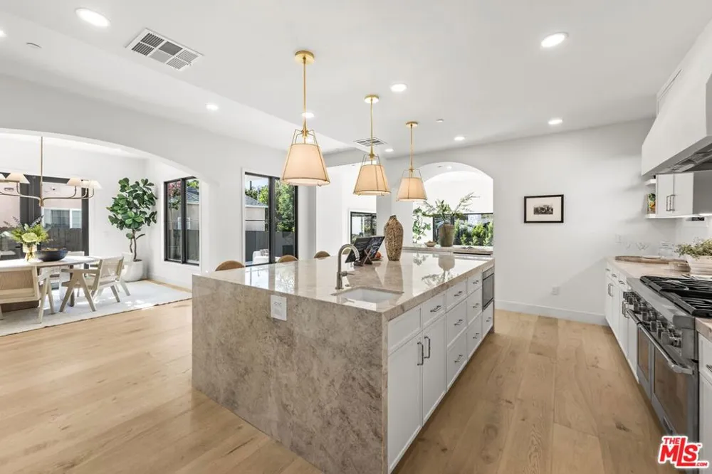 5969 W 75th Street Los Angeles, CA 90045