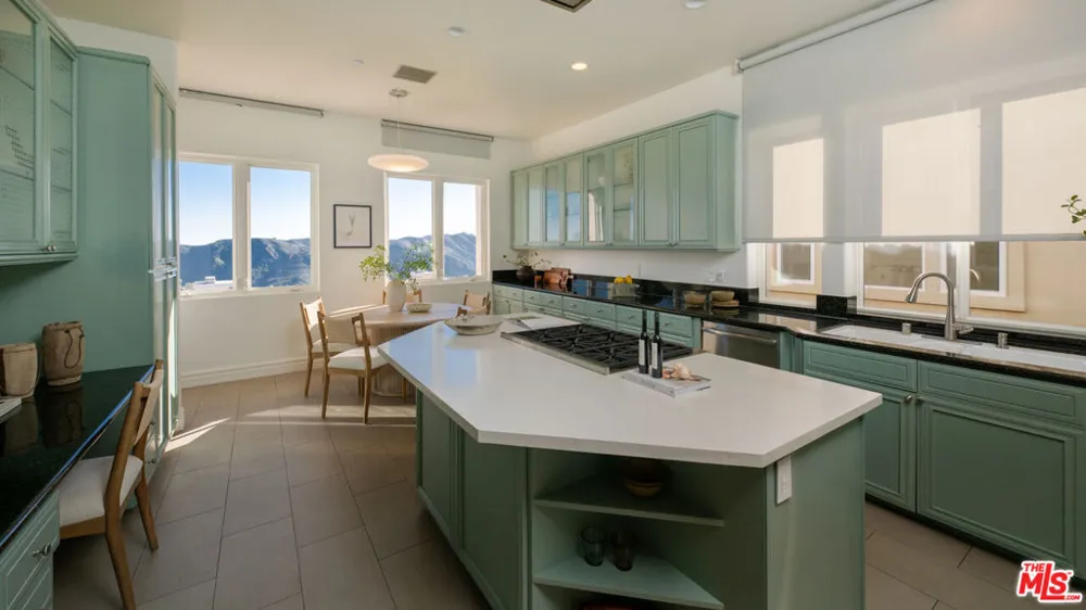 16658 Calle Brittany Pacific Palisades, CA 90272