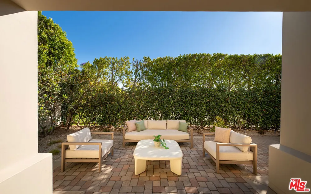 16658 Calle Brittany Pacific Palisades, CA 90272