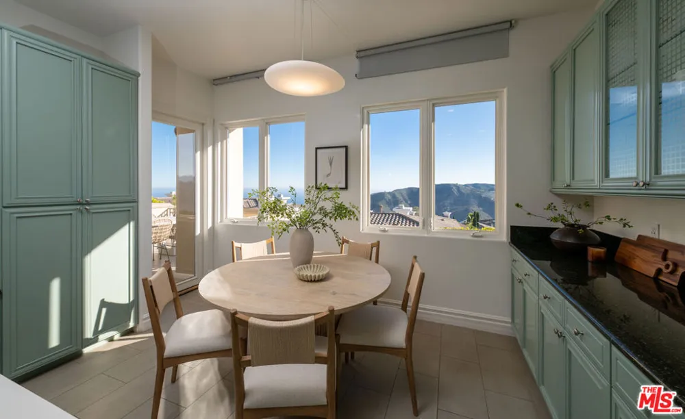 16658 Calle Brittany Pacific Palisades, CA 90272