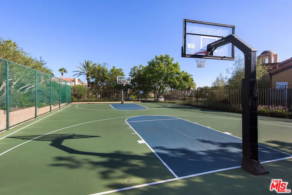16658 Calle Brittany Pacific Palisades, CA 90272