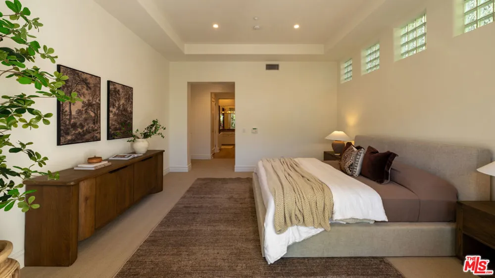 16658 Calle Brittany Pacific Palisades, CA 90272