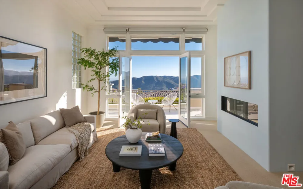 16658 Calle Brittany Pacific Palisades, CA 90272