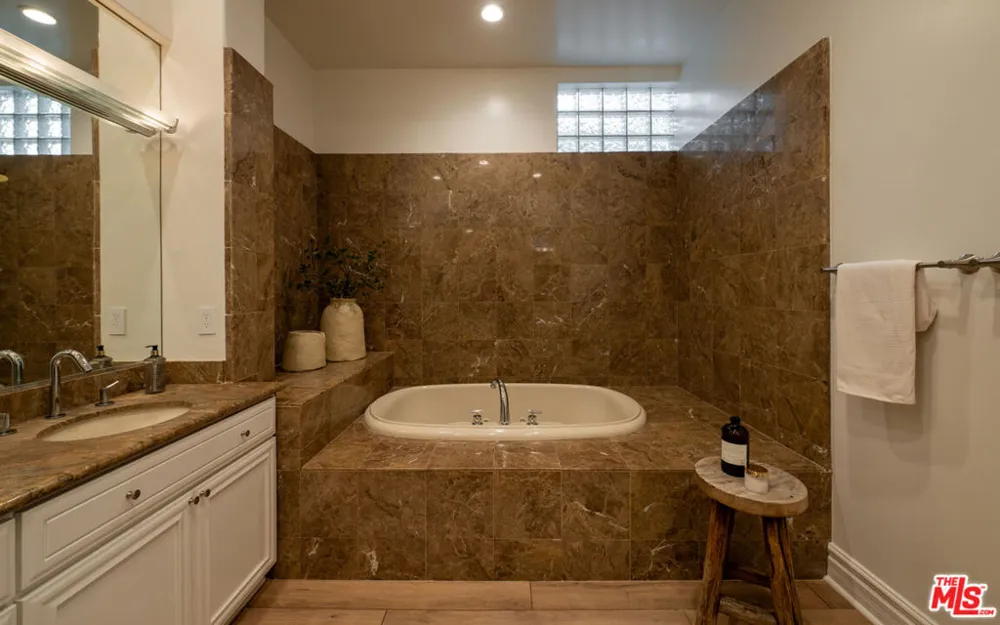 16658 Calle Brittany Pacific Palisades, CA 90272