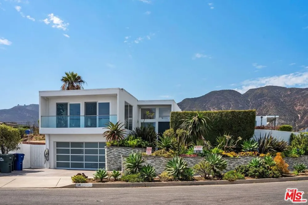 3831 Surfwood Road Malibu, CA 90265