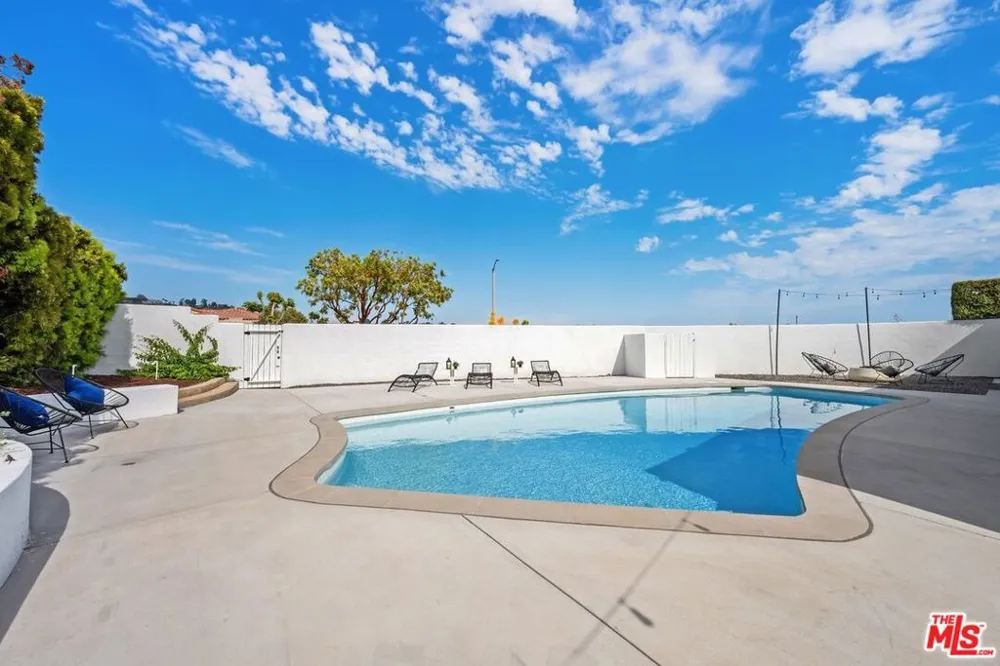 3831 Surfwood Road Malibu, CA 90265