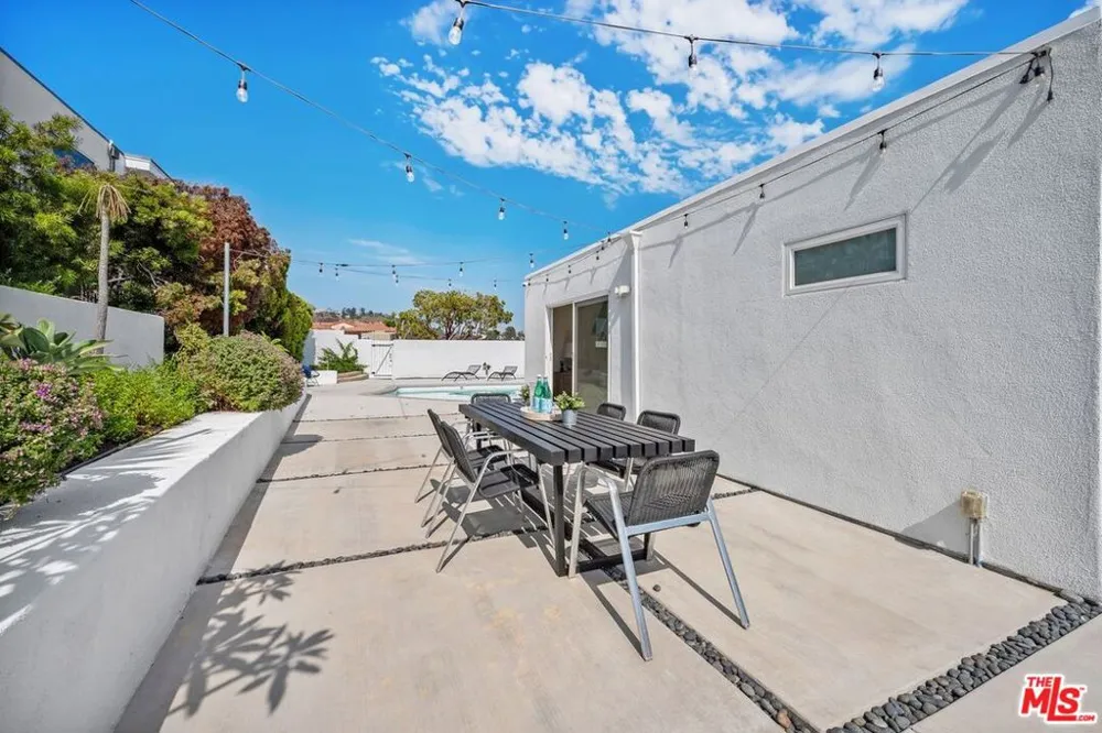 3831 Surfwood Road Malibu, CA 90265
