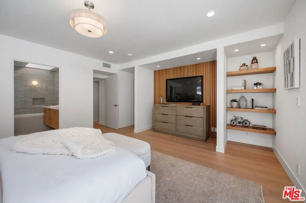 3831 Surfwood Road Malibu, CA 90265