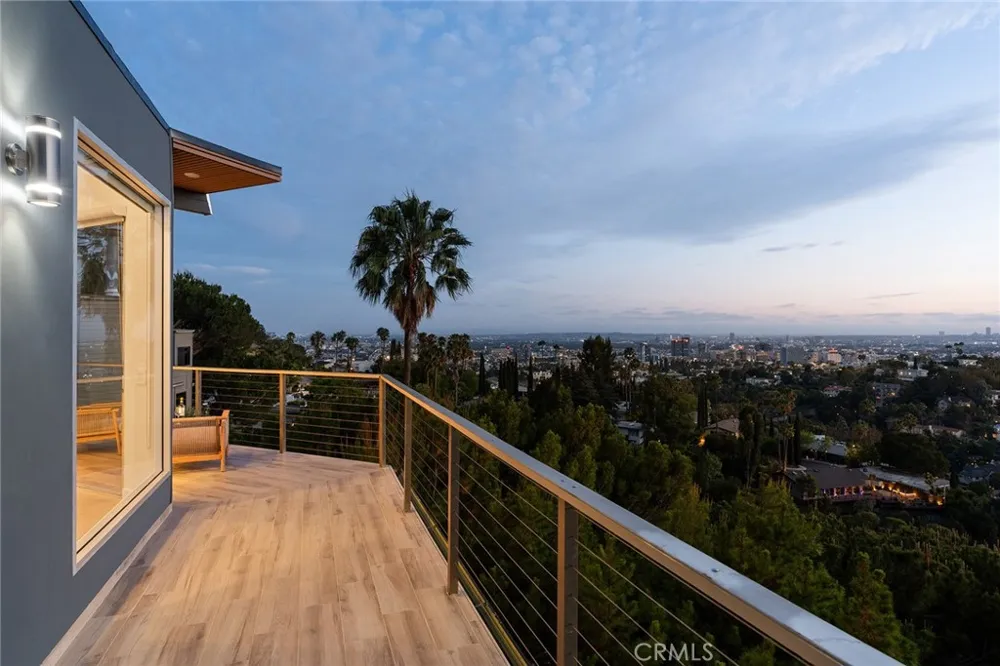 5675 Spreading Oak Dr Los Angeles, CA 90068