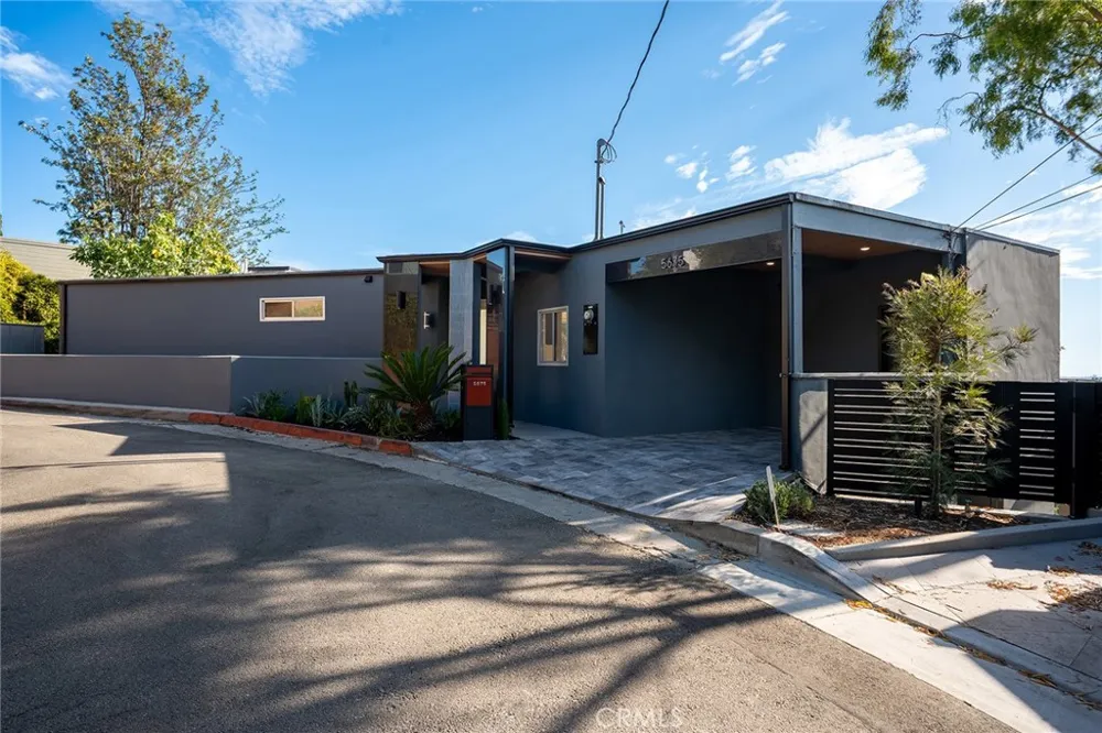 5675 Spreading Oak Dr Los Angeles, CA 90068