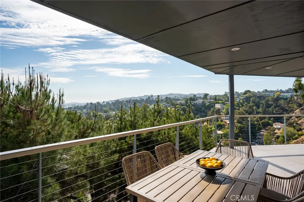 5675 Spreading Oak Dr Los Angeles, CA 90068