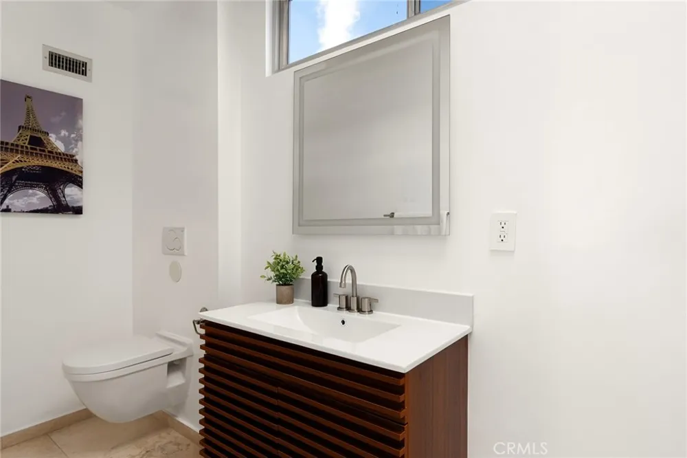 5675 Spreading Oak Dr Los Angeles, CA 90068