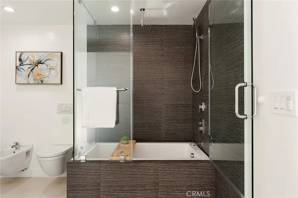 5675 Spreading Oak Dr Los Angeles, CA 90068