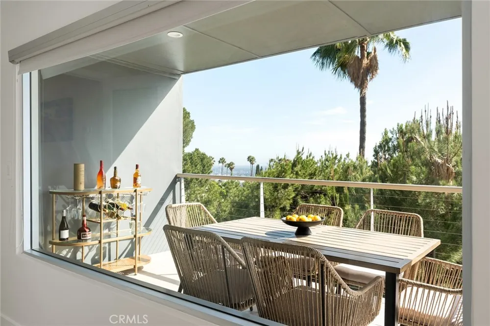5675 Spreading Oak Dr Los Angeles, CA 90068