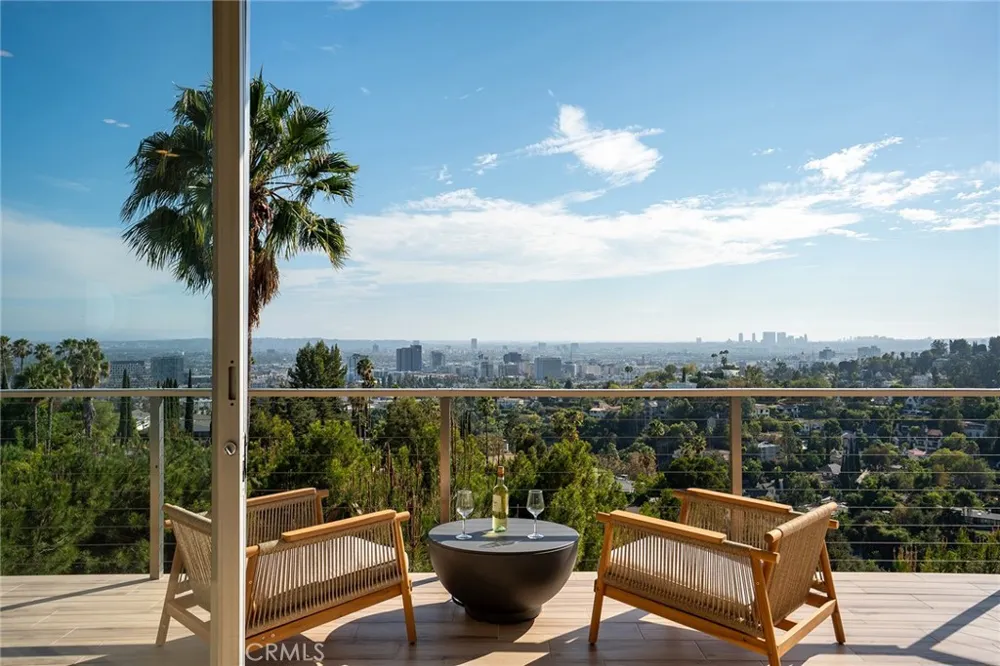 5675 Spreading Oak Dr Los Angeles, CA 90068