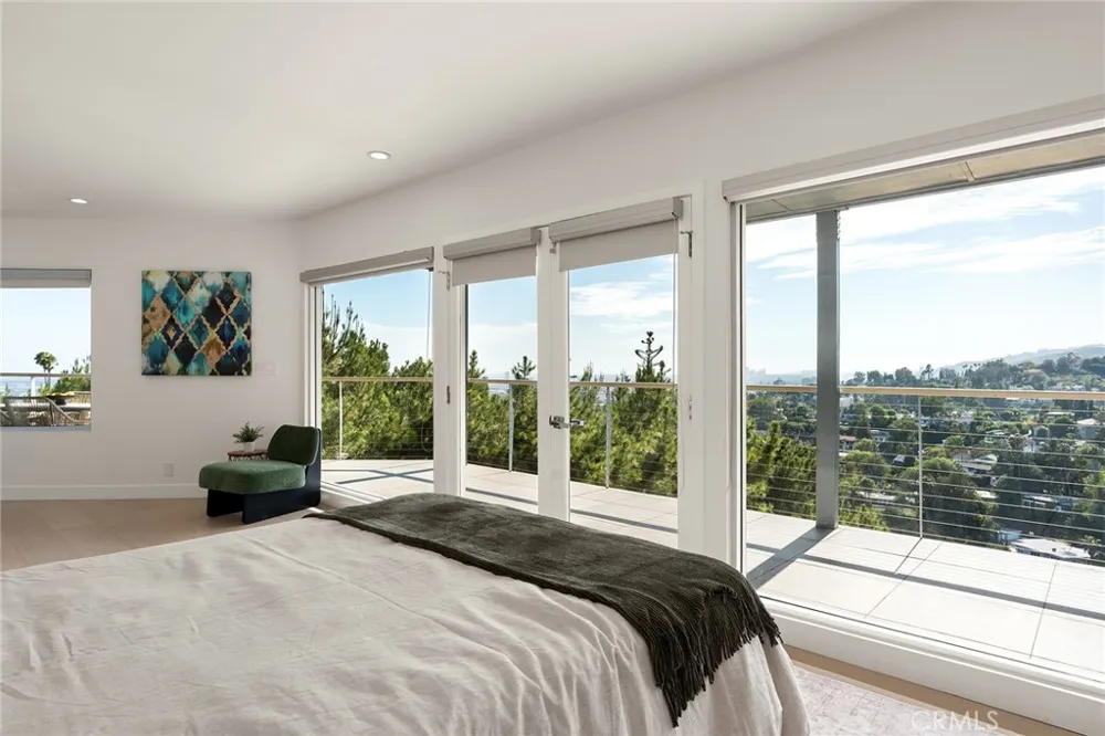 5675 Spreading Oak Dr Los Angeles, CA 90068