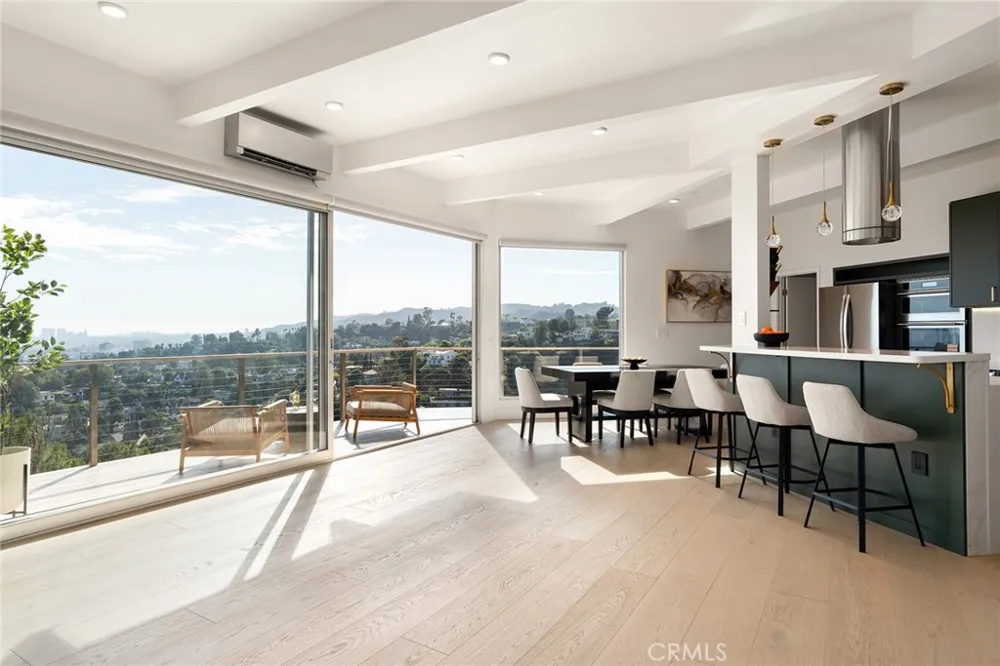 5675 Spreading Oak Dr Los Angeles, CA 90068