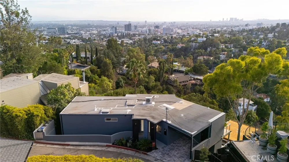 5675 Spreading Oak Dr Los Angeles, CA 90068