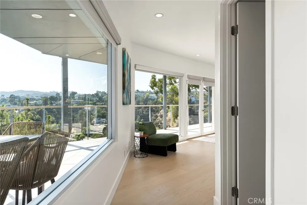 5675 Spreading Oak Dr Los Angeles, CA 90068