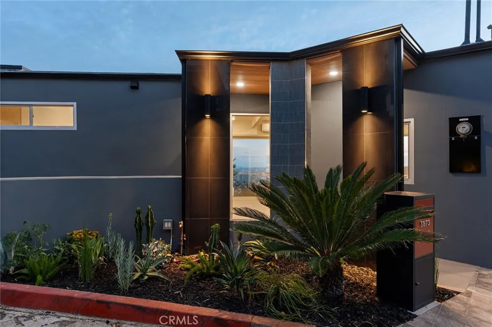 5675 Spreading Oak Dr Los Angeles, CA 90068