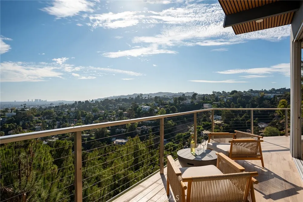 5675 Spreading Oak Dr Los Angeles, CA 90068