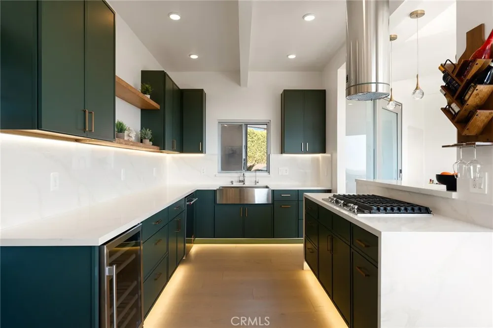5675 Spreading Oak Dr Los Angeles, CA 90068