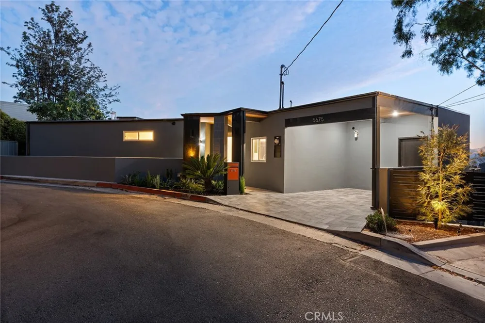 5675 Spreading Oak Dr Los Angeles, CA 90068