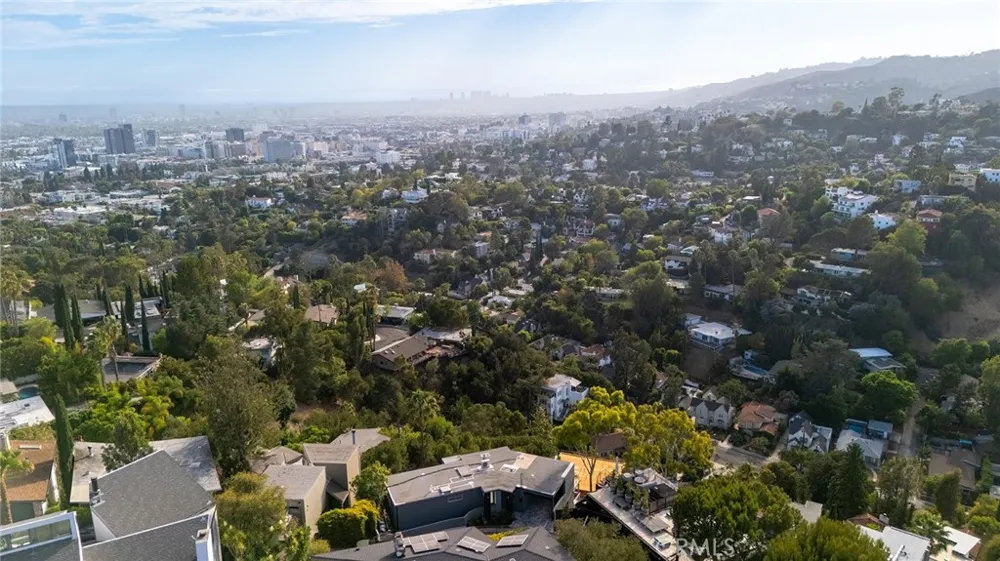 5675 Spreading Oak Dr Los Angeles, CA 90068