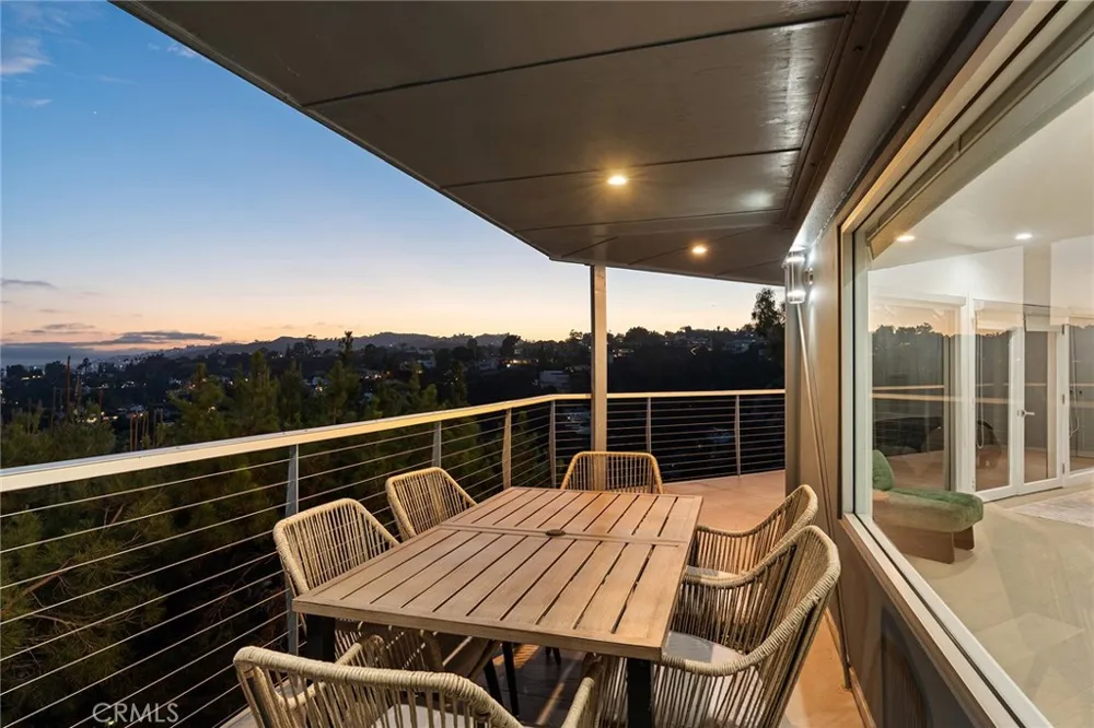 5675 Spreading Oak Dr Los Angeles, CA 90068