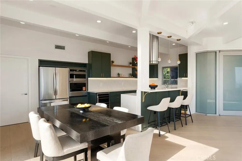 5675 Spreading Oak Dr Los Angeles, CA 90068