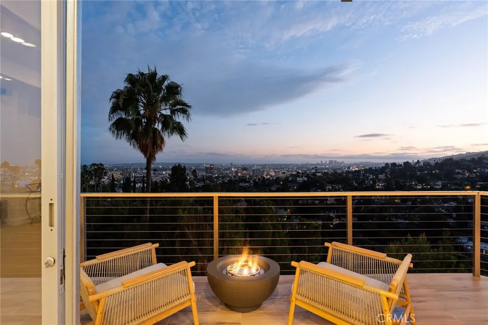 5675 Spreading Oak Dr Los Angeles, CA 90068
