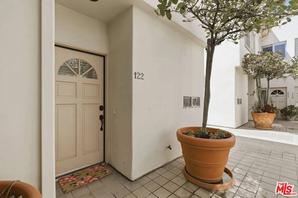 11110 Camarillo Street #122 North Hollywood, CA 91602