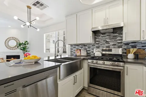 11110 Camarillo Street #122