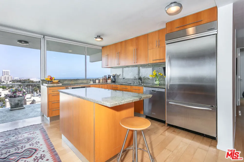 535 Ocean Avenue #11D Santa Monica, CA 90402