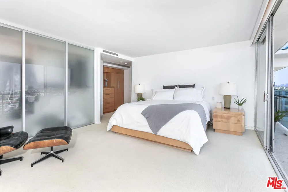 535 Ocean Avenue #11D Santa Monica, CA 90402