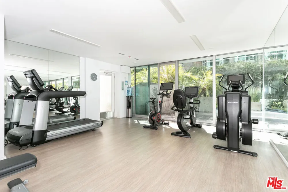 535 Ocean Avenue #11D Santa Monica, CA 90402