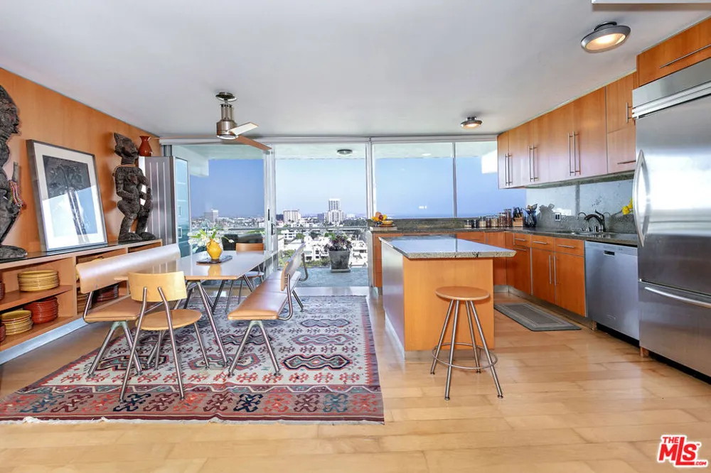 535 Ocean Avenue #11D Santa Monica, CA 90402