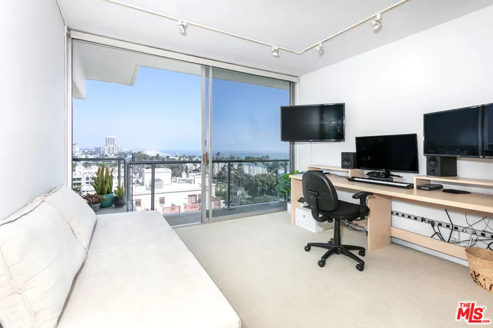535 Ocean Avenue #11D Santa Monica, CA 90402