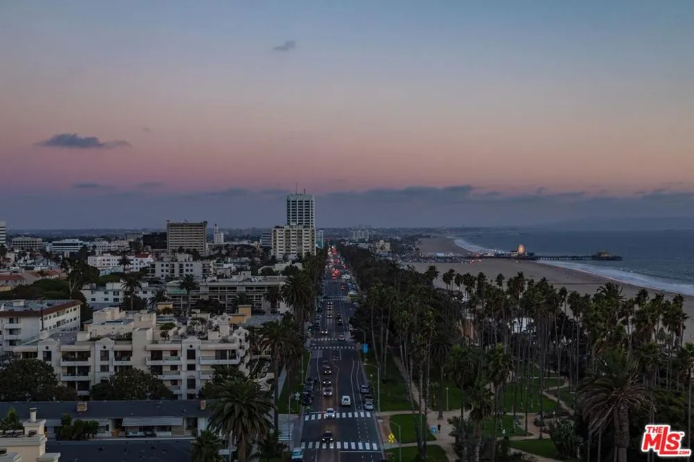 535 Ocean Avenue #11D Santa Monica, CA 90402