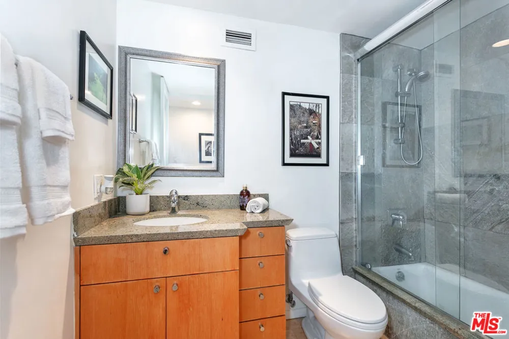 535 Ocean Avenue #11D Santa Monica, CA 90402