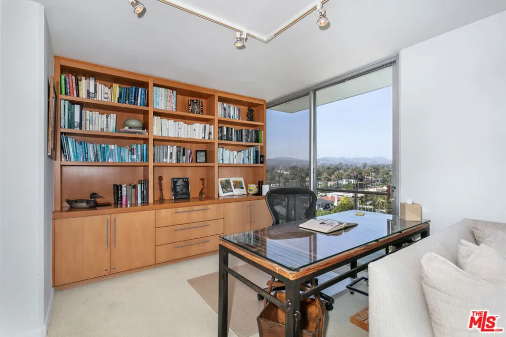 535 Ocean Avenue #11D Santa Monica, CA 90402