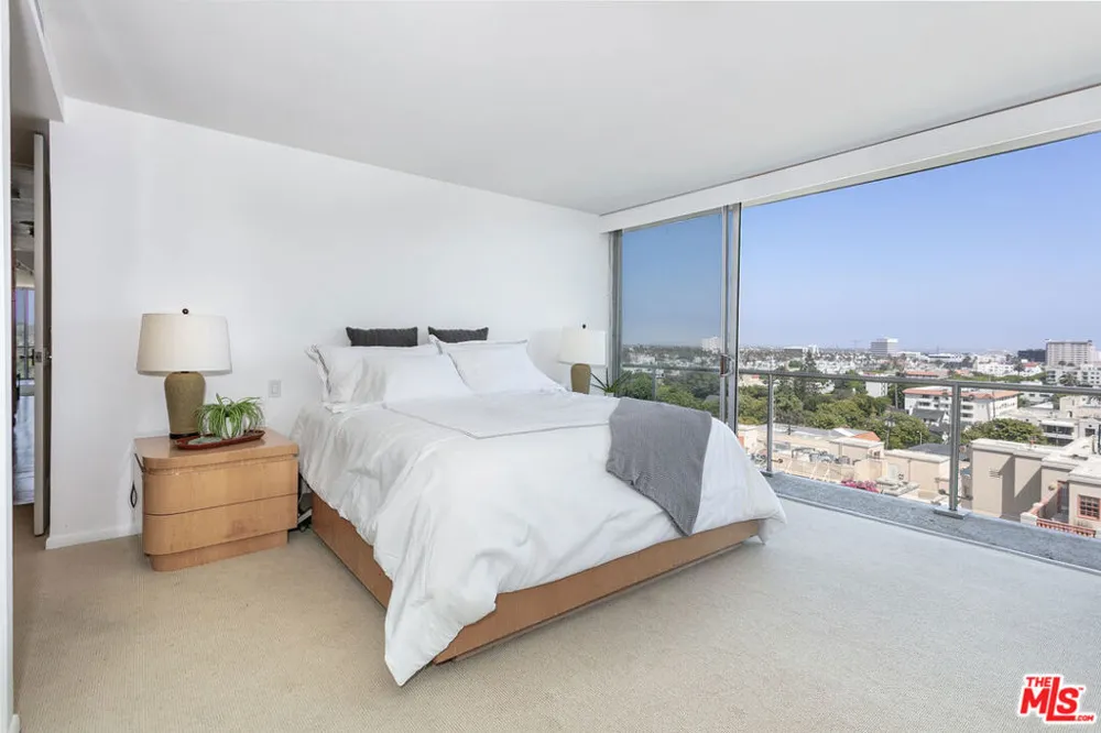 535 Ocean Avenue #11D Santa Monica, CA 90402