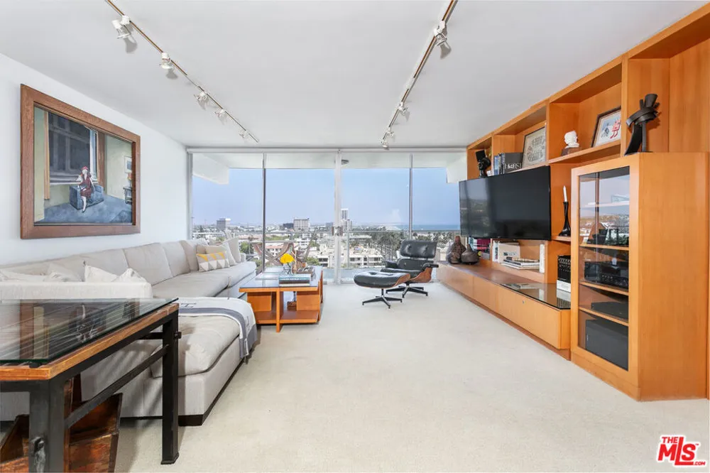 535 Ocean Avenue #11D Santa Monica, CA 90402