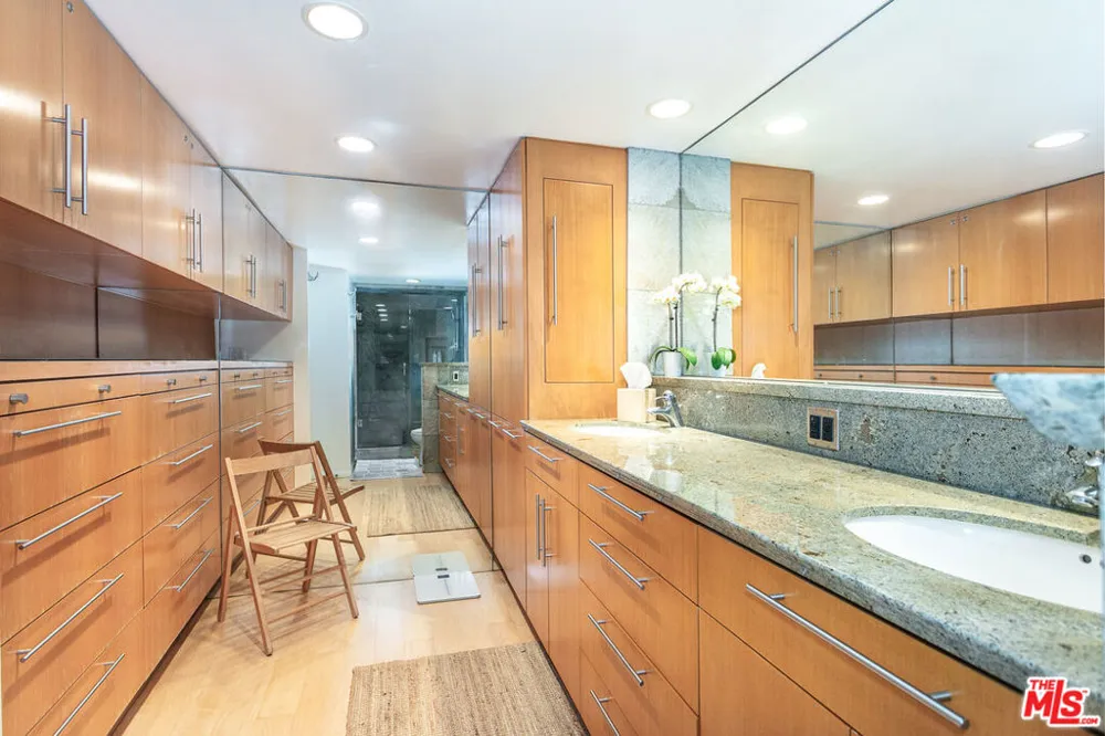 535 Ocean Avenue #11D Santa Monica, CA 90402
