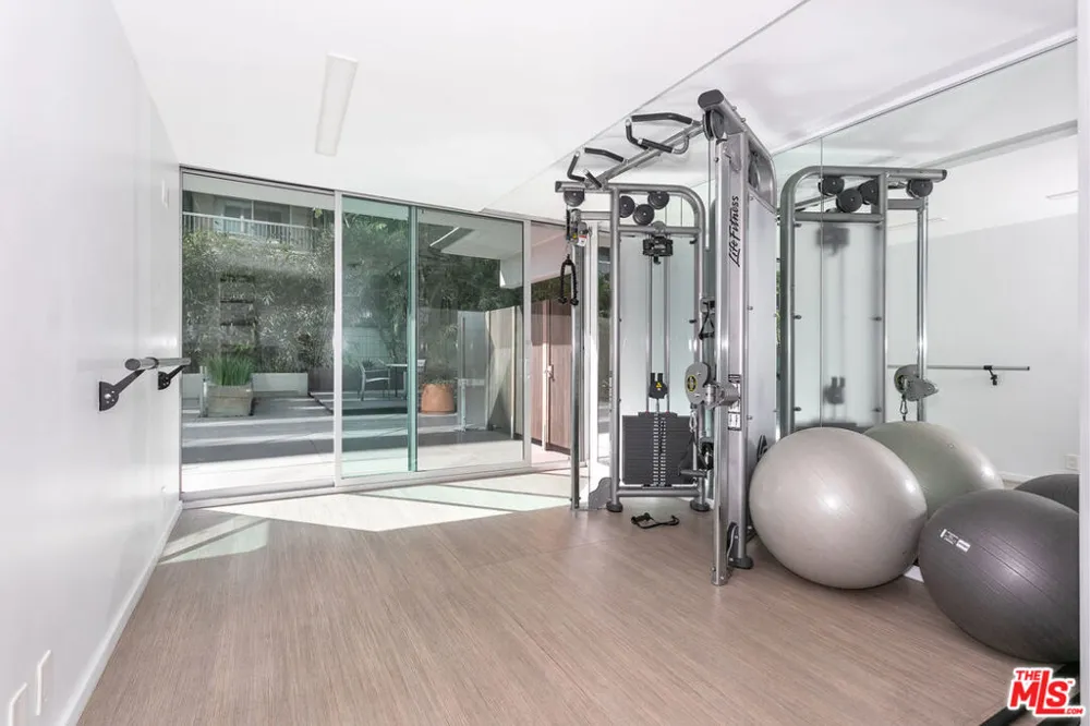 535 Ocean Avenue #11D Santa Monica, CA 90402