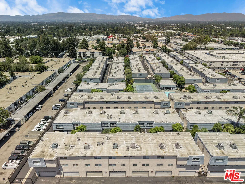 18550 Hatteras Street #100 Tarzana, CA 91356
