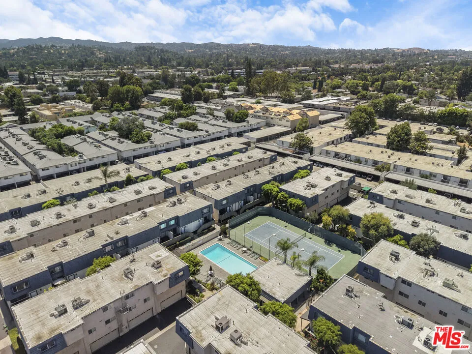 18550 Hatteras Street #100 Tarzana, CA 91356