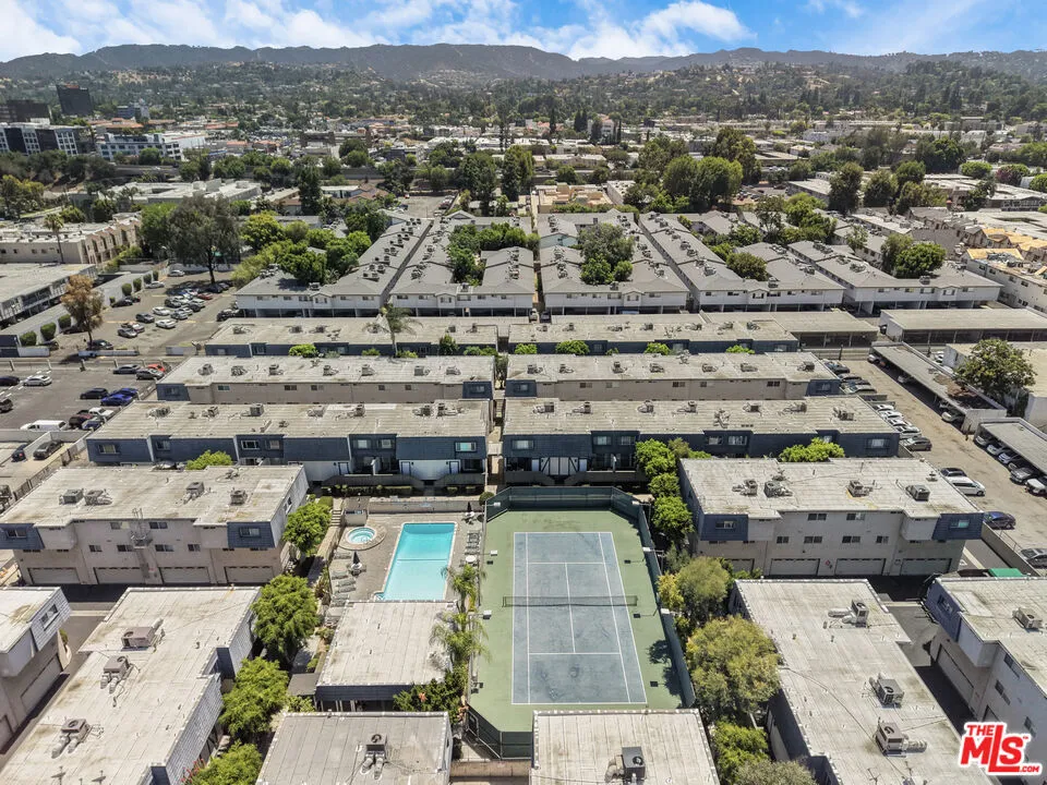 18550 Hatteras Street #100 Tarzana, CA 91356