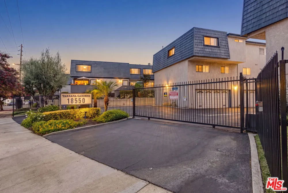 18550 Hatteras Street #100 Tarzana, CA 91356
