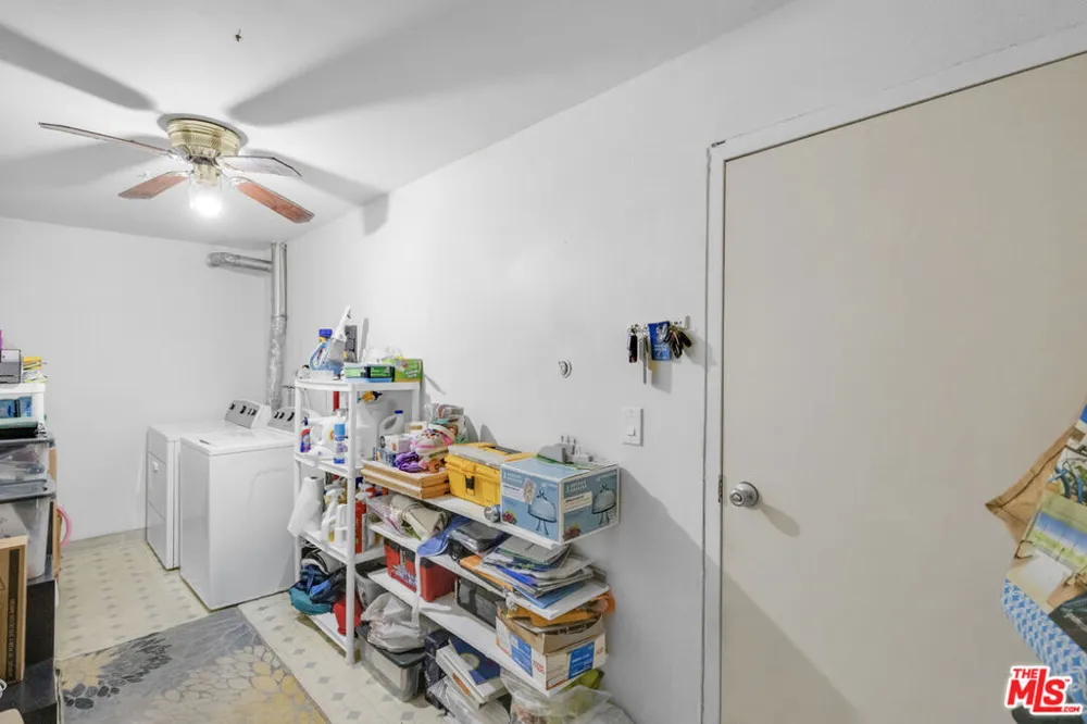 18550 Hatteras Street #100 Tarzana, CA 91356
